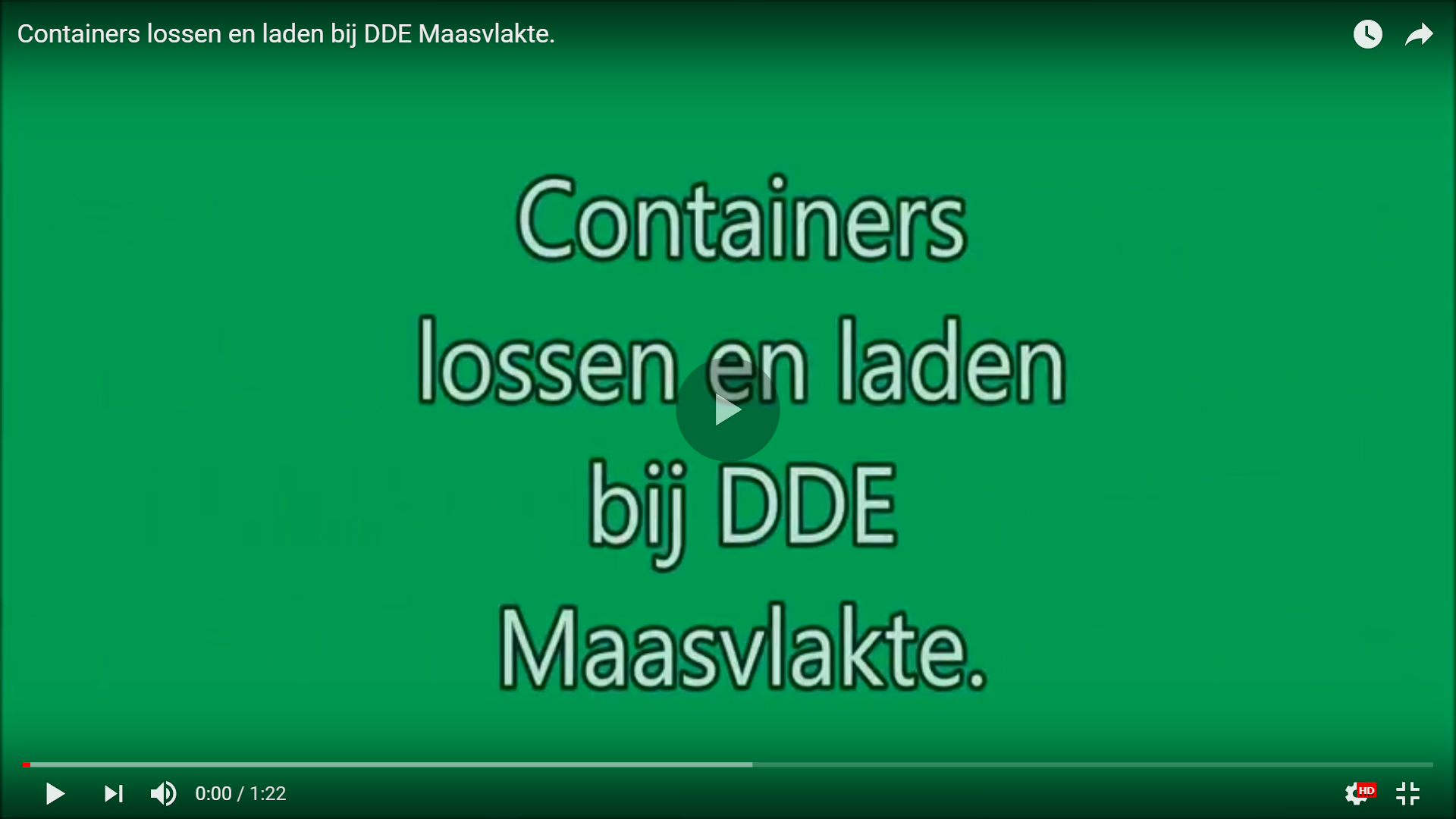 Docent Dirk Boere aan containers aan het lossen op de Maasvlakte.
